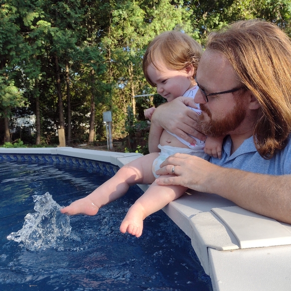 Meet your Posher, Alyssa - Picture 4 of 4